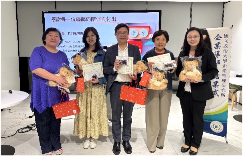 這是一張圖片 活動現場師生互動熱絡,氣氛溫馨